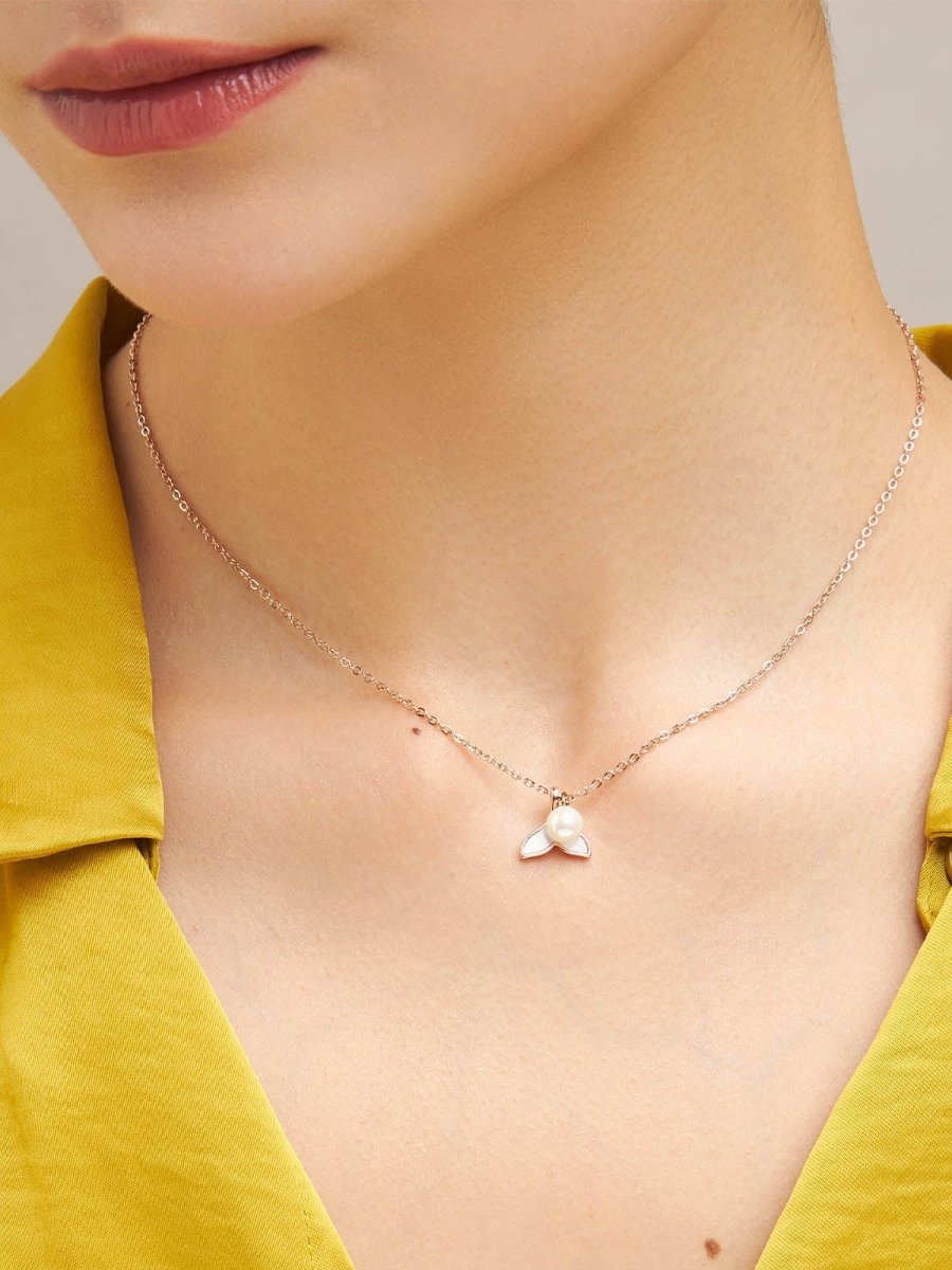 Beruzu Elegant Gold Chain Pendant with Twin Leaf Design Pearl Accent