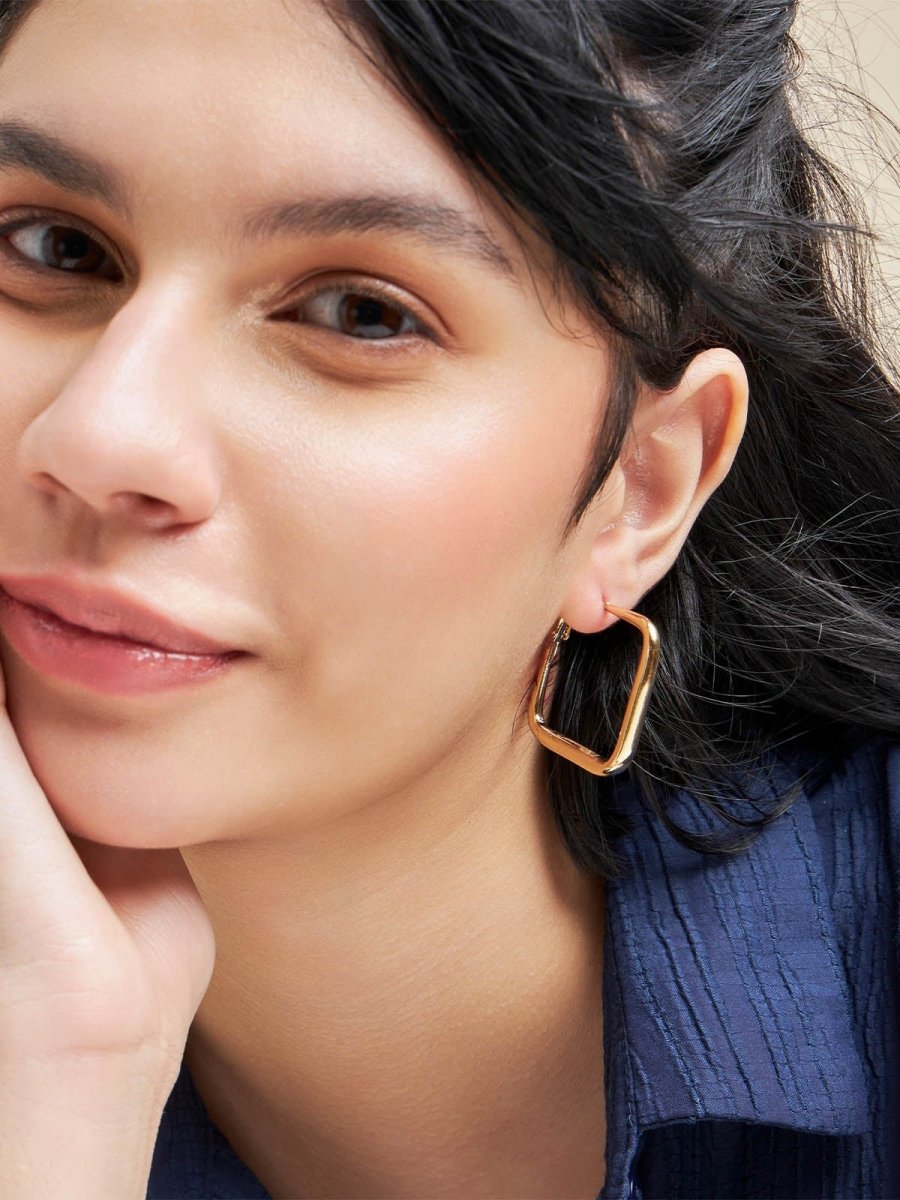 Beruzu - Geometric Square Gold Hoop Earrings with Tapered Design