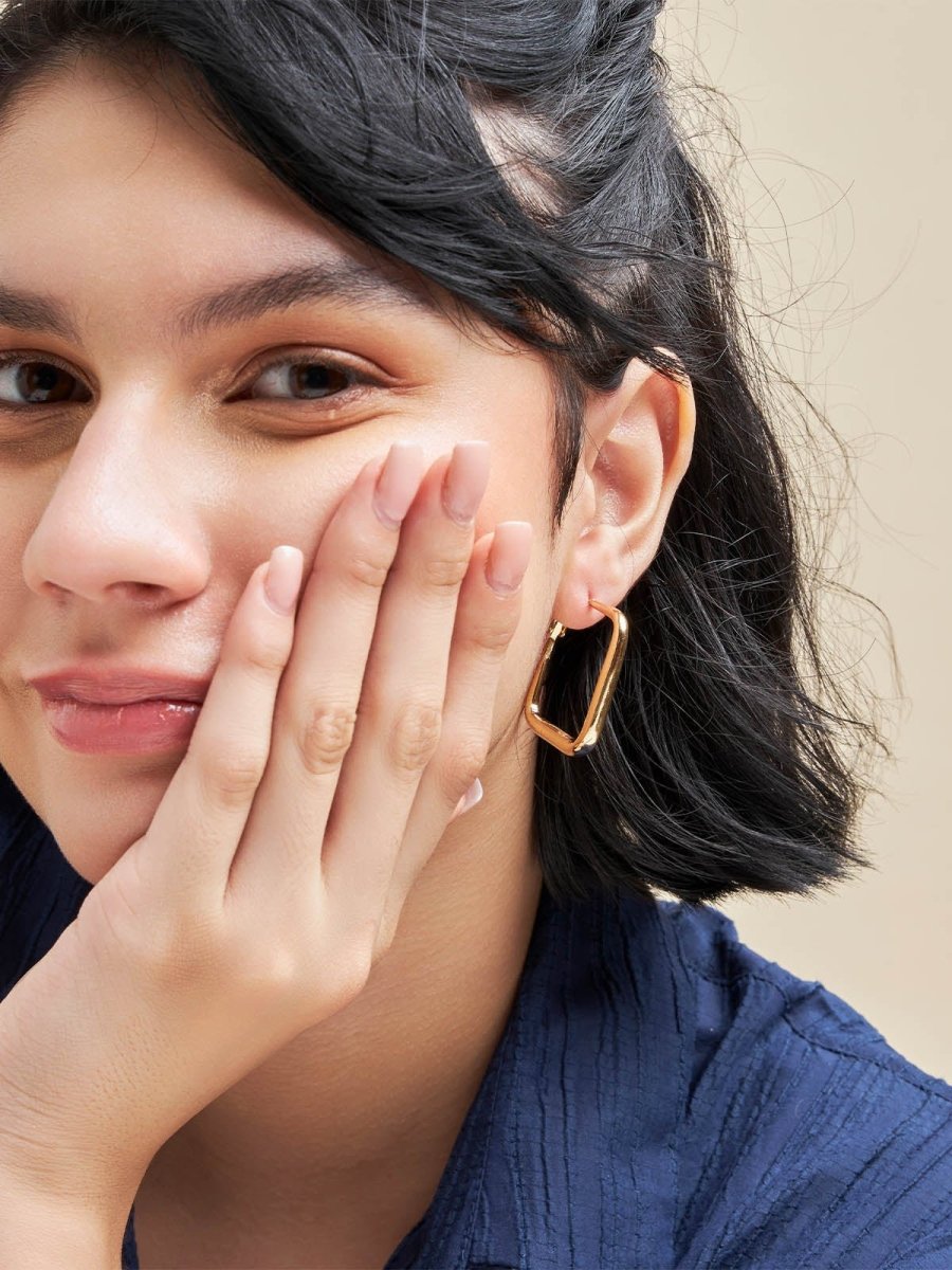 Beruzu - Geometric Square Gold Hoop Earrings with Tapered Design