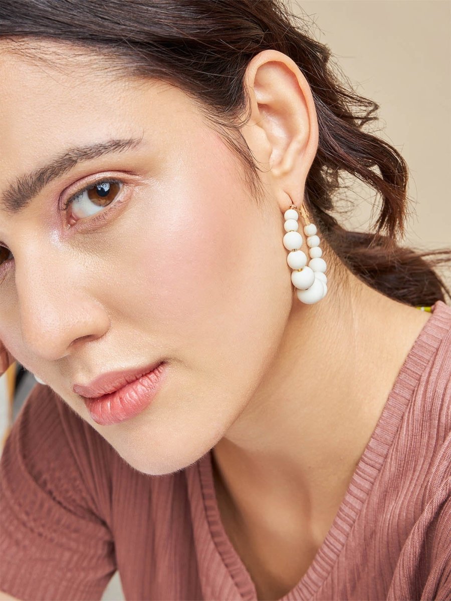 Beruzu - Gold Plated Hoop Earrings with Graduated Black or White Beads - Beruzu Fashion