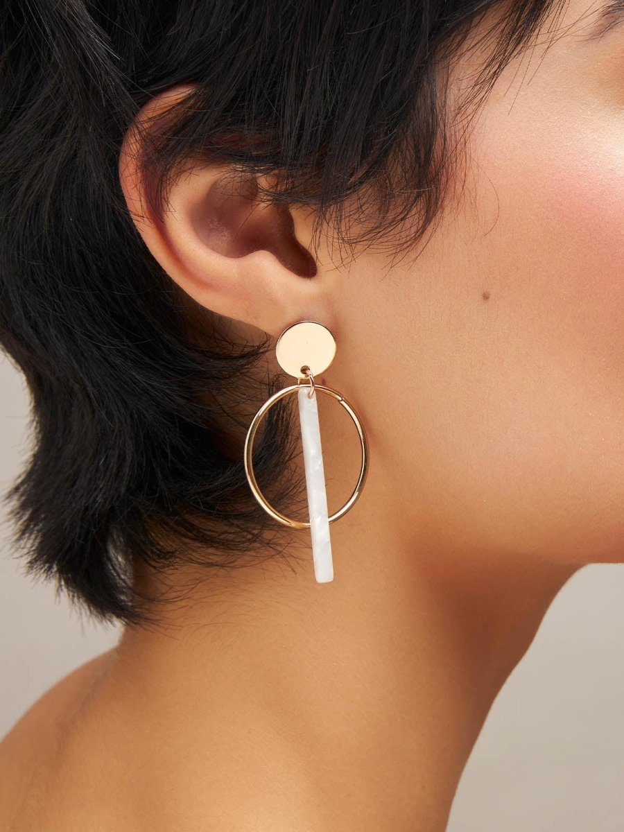 Beruzu - Indo-Western Chic Gold Lattice Earrings with White Marble-Inspired Insert - Beruzu Fashion