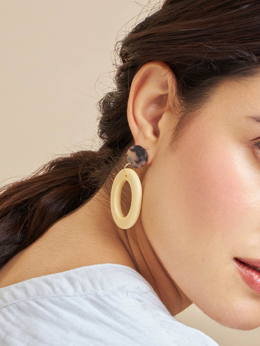 Beruzu - Marble-Inspired Circular Earrings with White Oval Drop