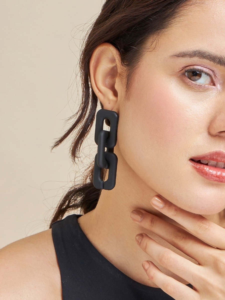 Beruzu - Modern Black Link Chain Earrings with Softened Rectangular Links