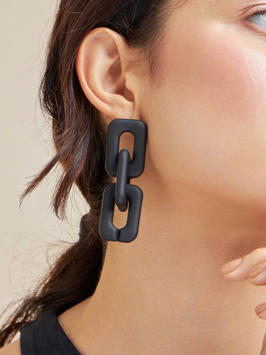 Beruzu - Modern Black Link Chain Earrings with Softened Rectangular Links