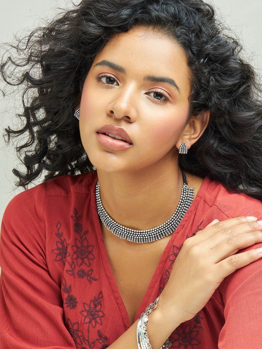 Beruzu - Oxidized Silver Close-Neck Necklace and Earring Set with Egyptian-Inspired Design - Beruzu Fashion