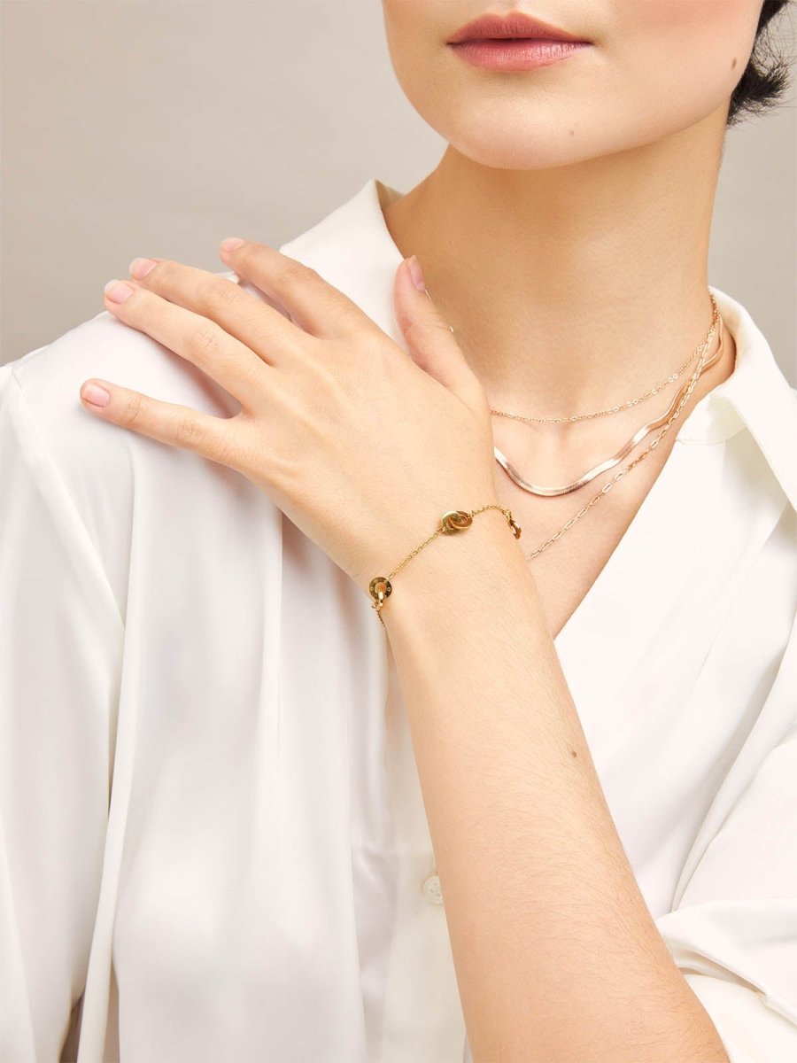Beruzu - Rose Gold Plated Bracelet with Interconnected Circle Charms - Beruzu Fashion