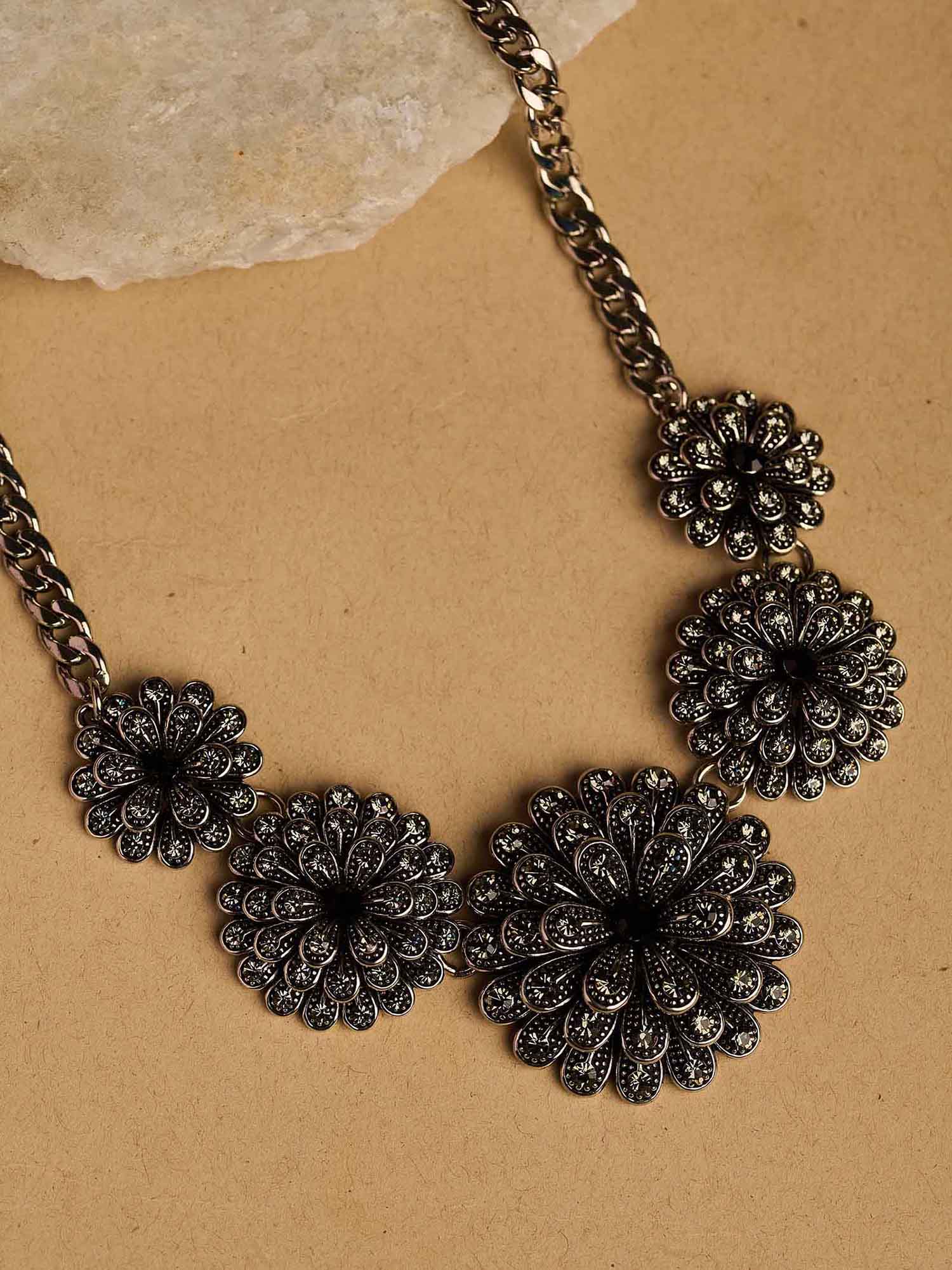 Beruzu Vintage - Inspired Floral Statement Necklace - Beruzu