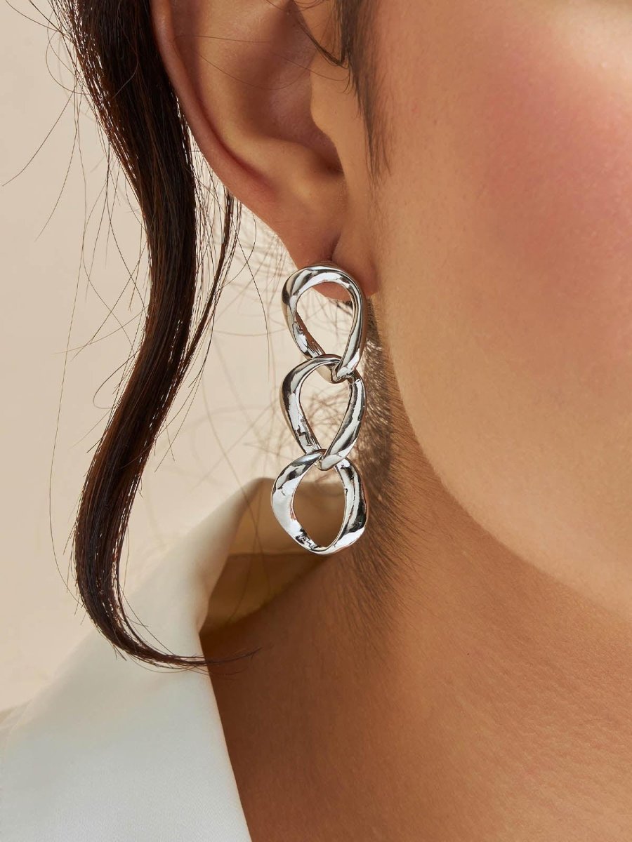 Beruzu - Western Elegance Twisted Link Chain Earrings in Silver and Gold - Beruzu Fashion