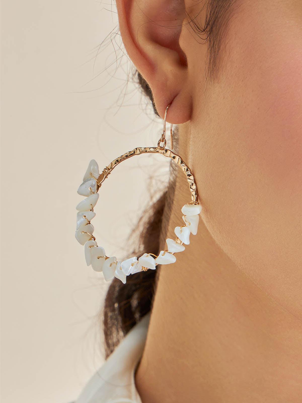 Beruzu - Western Art Hoop Earrings with Acrylic Stone Accents in Black and White - Beruzu Fashion
