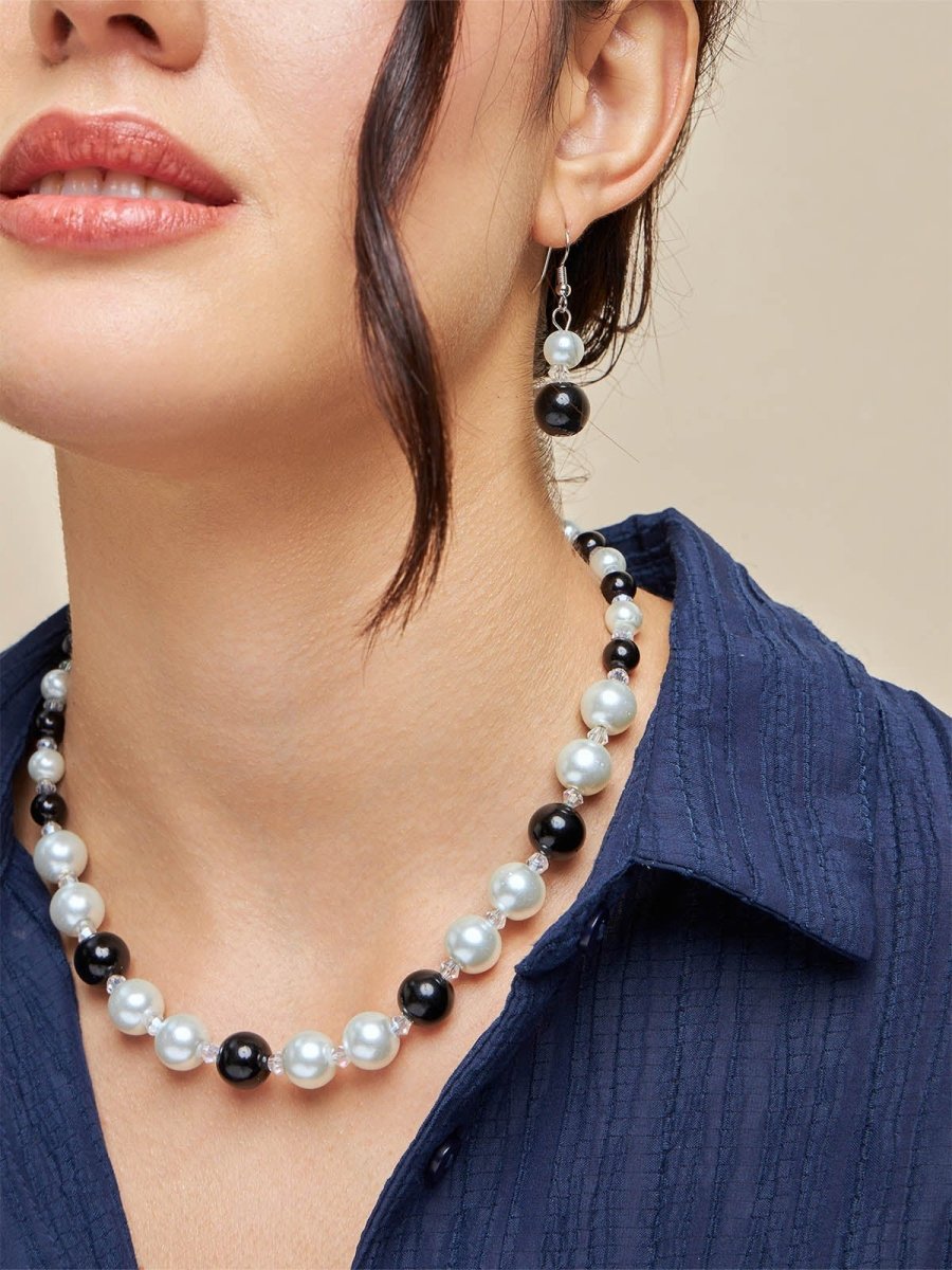 Beruzu - Black and White Artificial Pearl Earring and Necklace Set