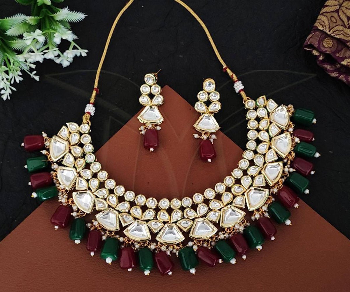 Beruzu - Dazzling Kundan Necklace Emeralds & Rubies - Beruzu