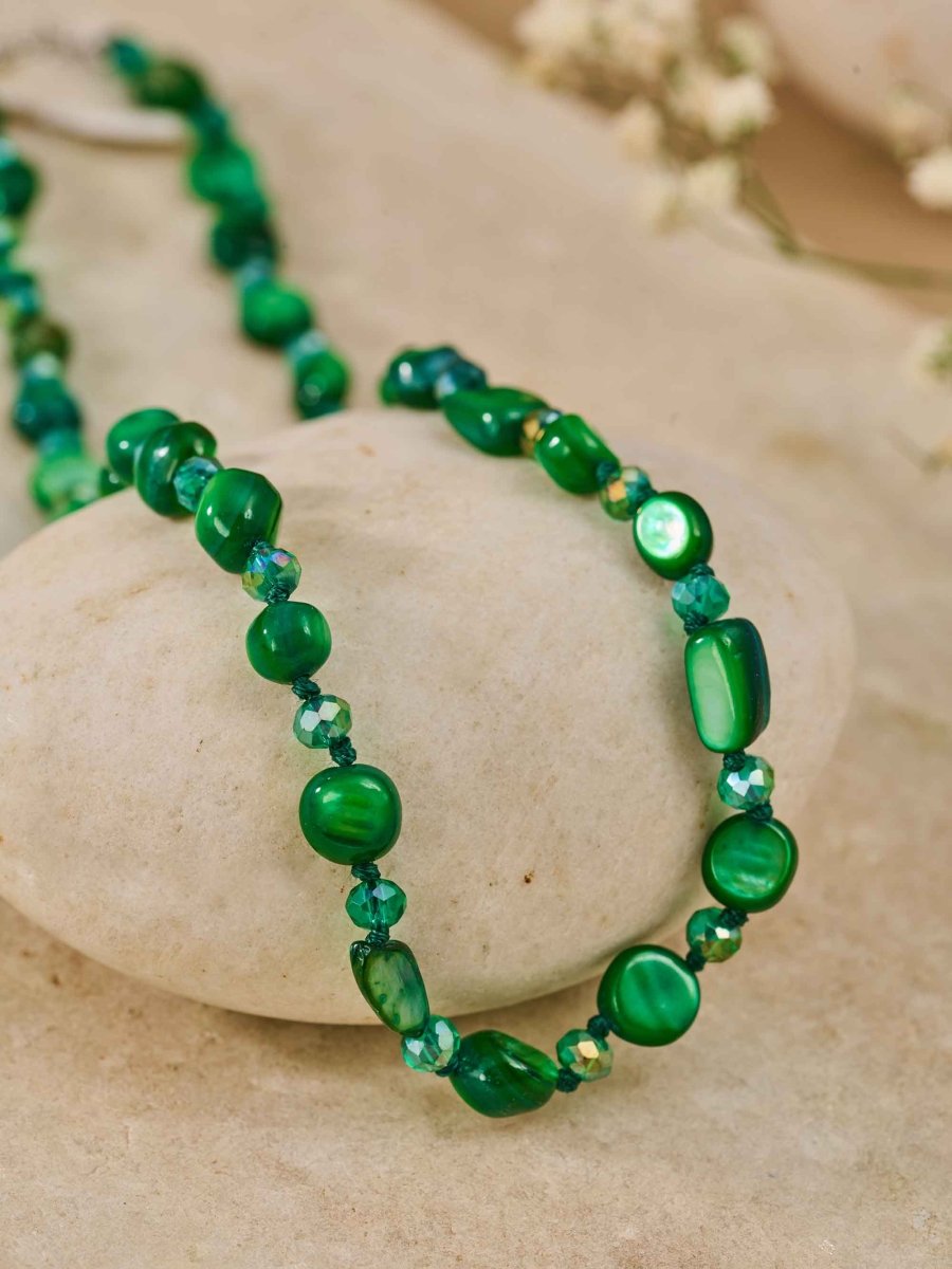 Beruzu Emerald Green Beaded Necklace Iridescent Accents - Beruzu