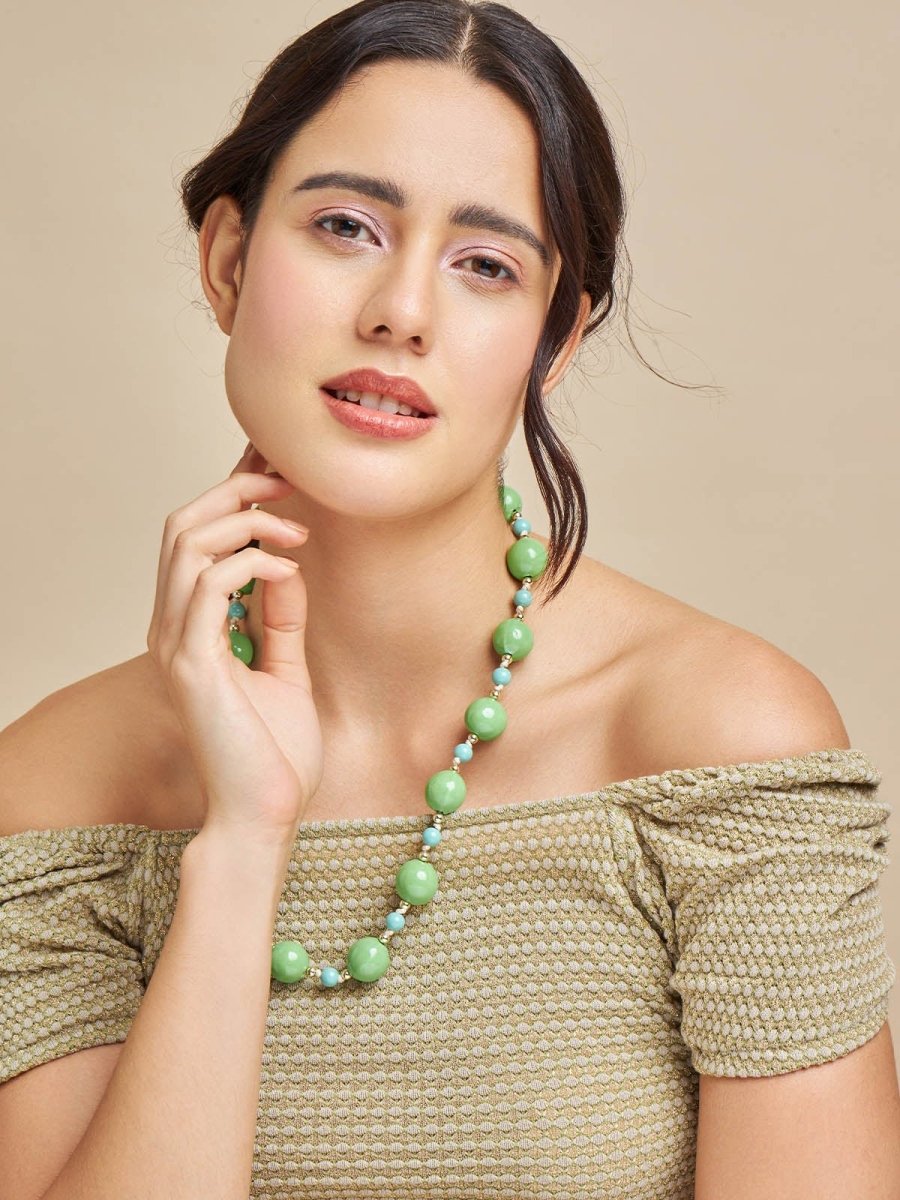 Beruzu - Emerald Oasis Elegant Threaded Necklace with Shimmering Green Beads - Beruzu Fashion