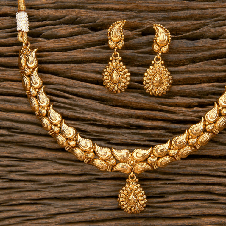 Beruzu - Exquisite Gold - Plated Paisley Necklace Set with Intricate Teardrop Pendant - Beruzu