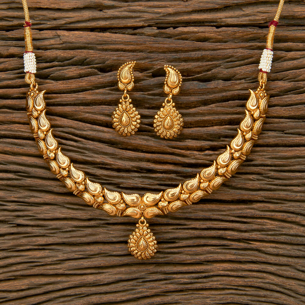 Beruzu - Exquisite Gold - Plated Paisley Necklace Set with Intricate Teardrop Pendant - Beruzu