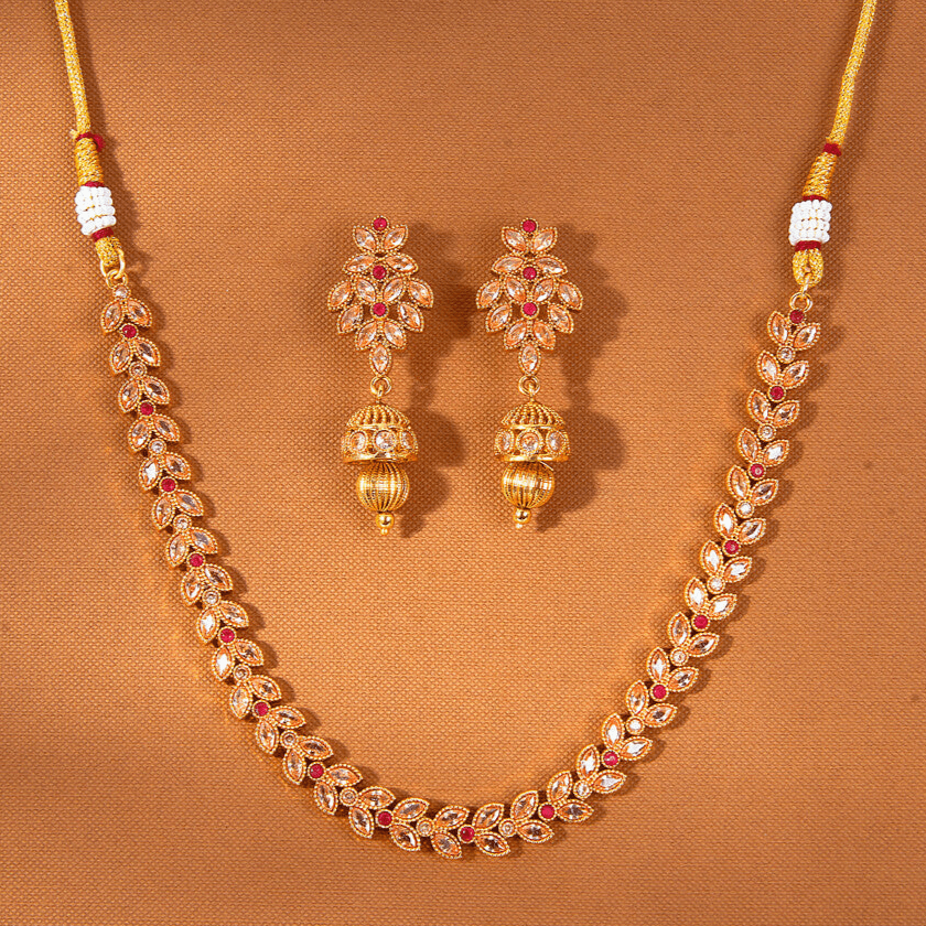 Beruzu - Exquisite Leaf Motifs and Ruby Accents Gold - Plated Necklace Set - Beruzu