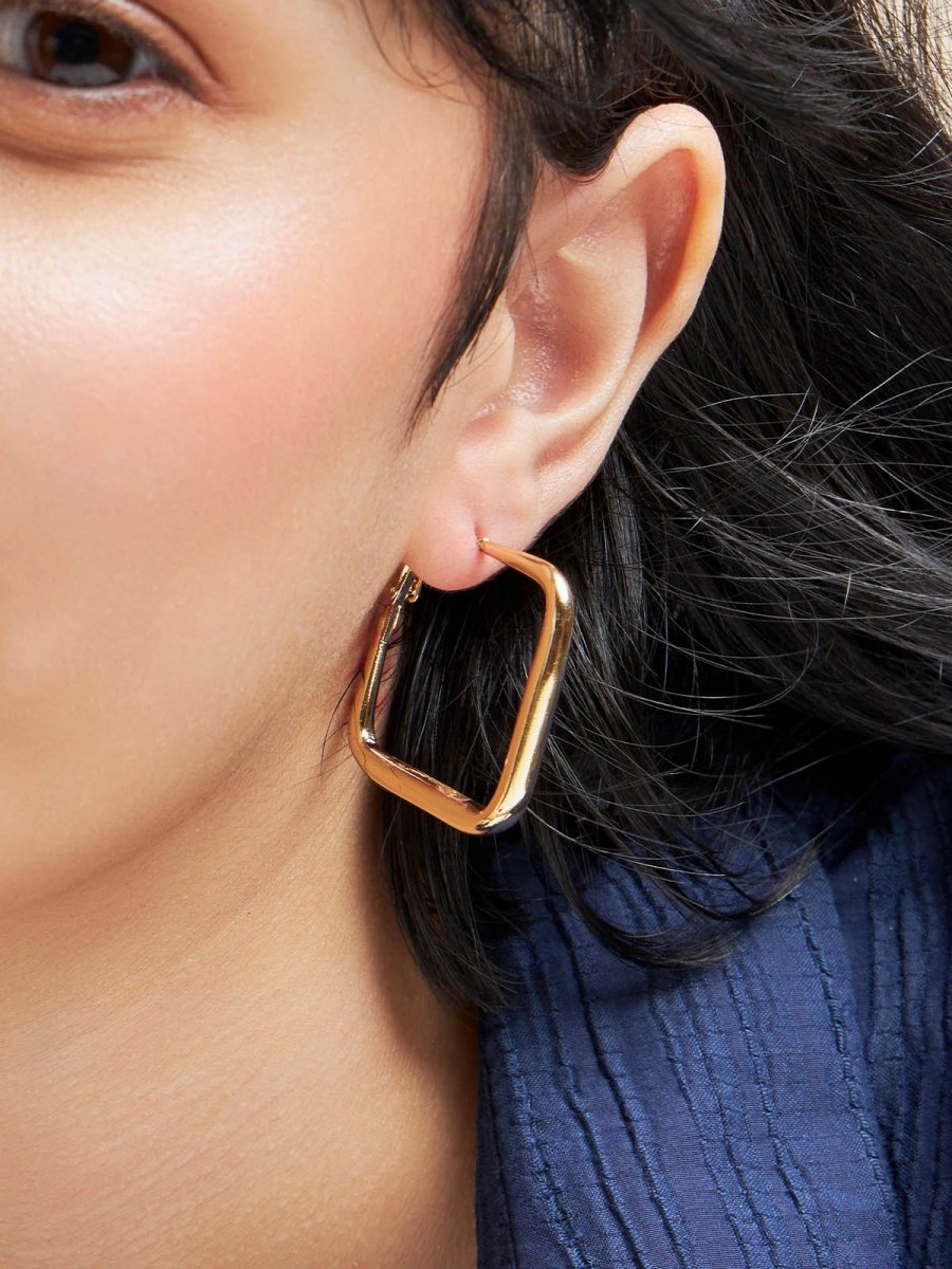 Beruzu - Geometric Square Gold Hoop Earrings with Tapered Design