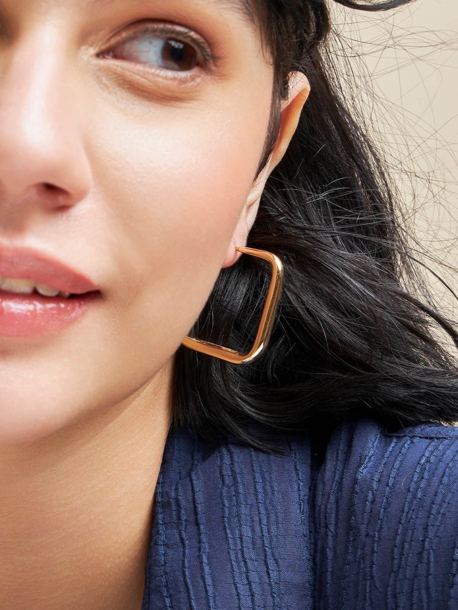 Beruzu - Geometric Square Gold Hoop Earrings with Tapered Design