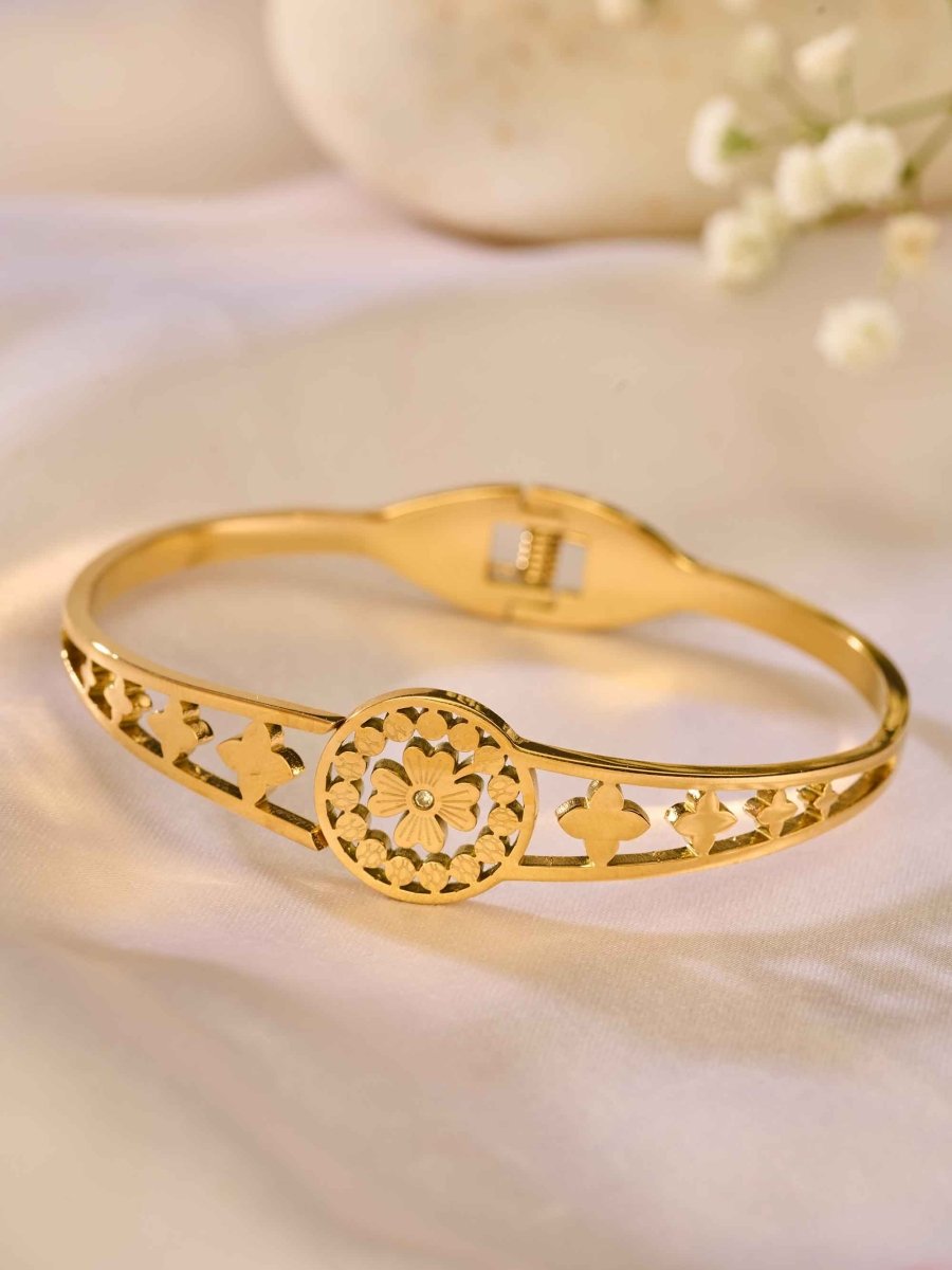 Beruzu Gold Floral Cutout Bangle Bracelet - Beruzu