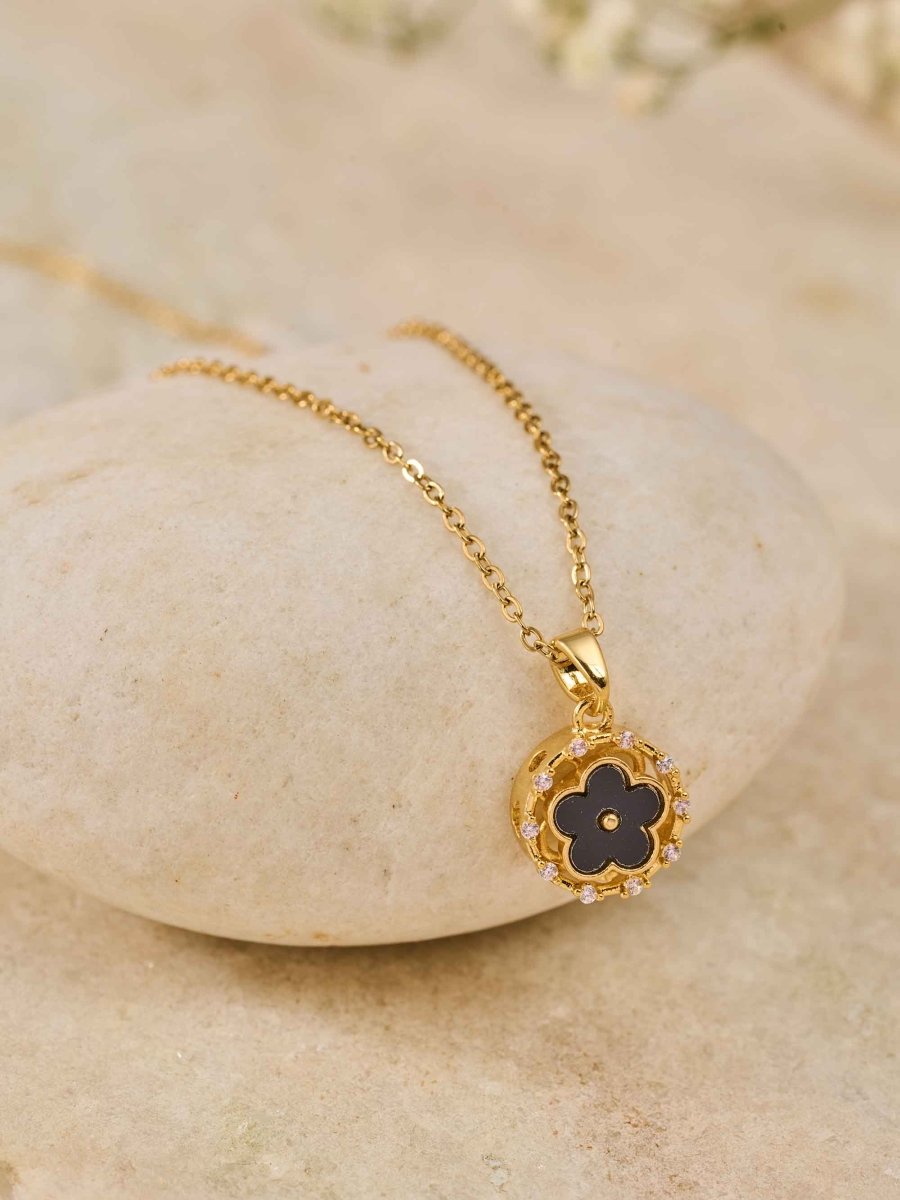 Beruzu Gold Floral Pendant Necklace - Beruzu