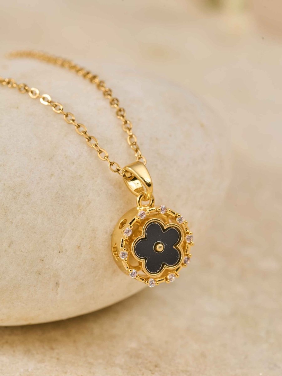 Beruzu Gold Floral Pendant Necklace - Beruzu