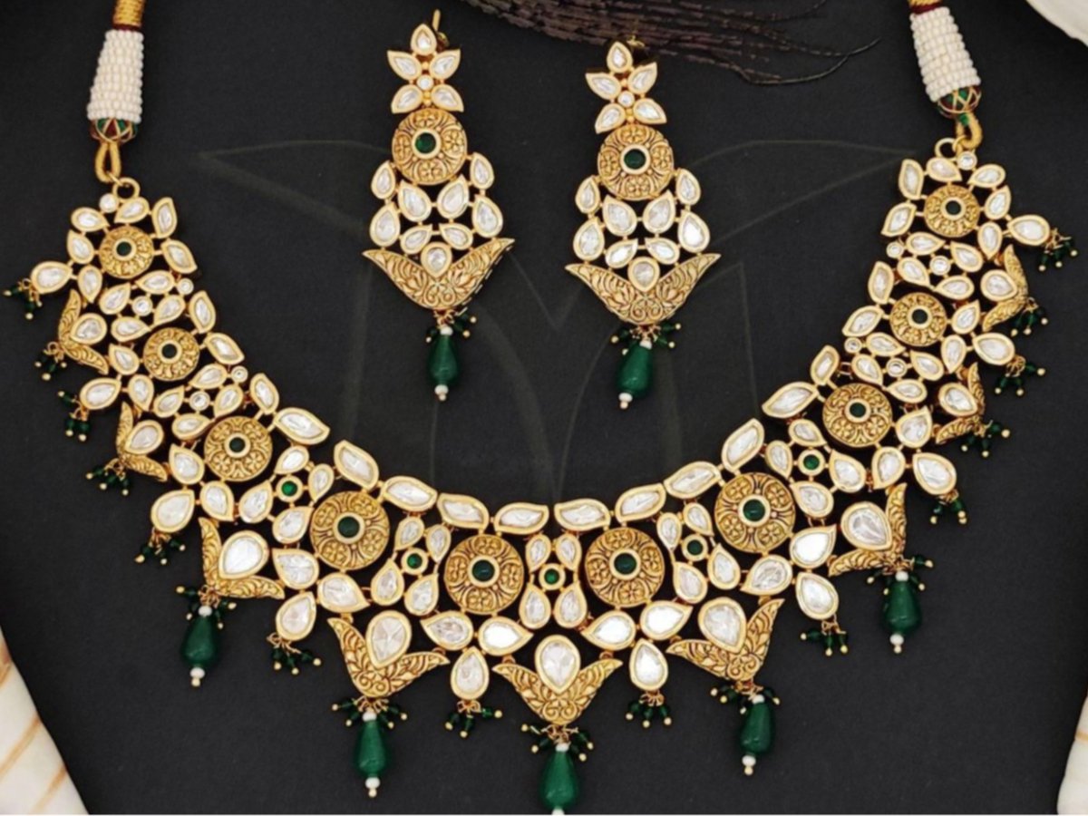 Beruzu - Gold Kundan Jewelry Set with Green & White Stones - Beruzu