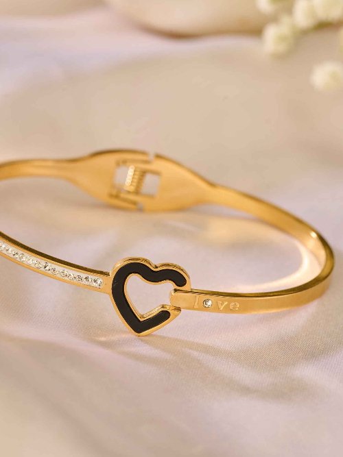 Beruzu Gold Love Heart Bracelet Accents - Beruzu