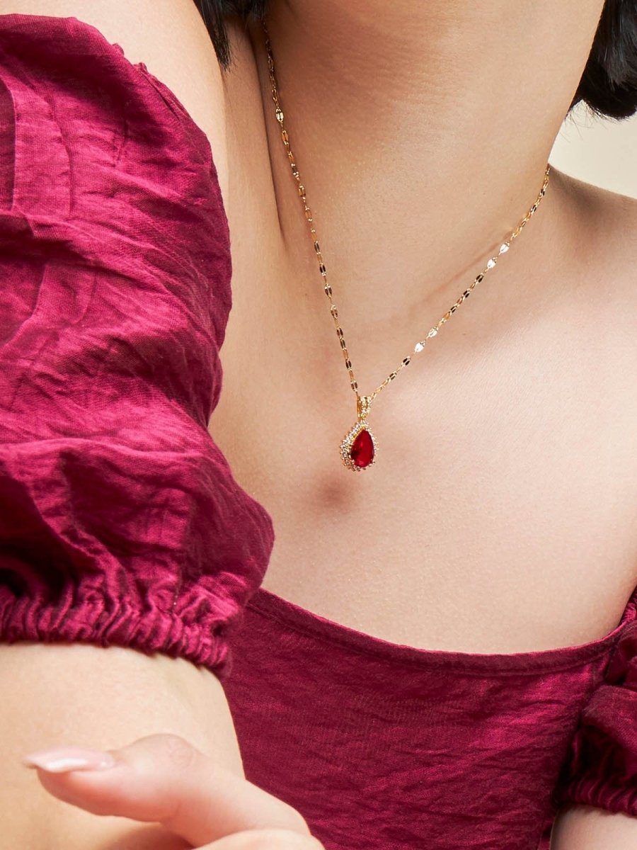 Beruzu - Gold Plated Twisted Chain Pendant with Large Red Gem - Beruzu Fashion