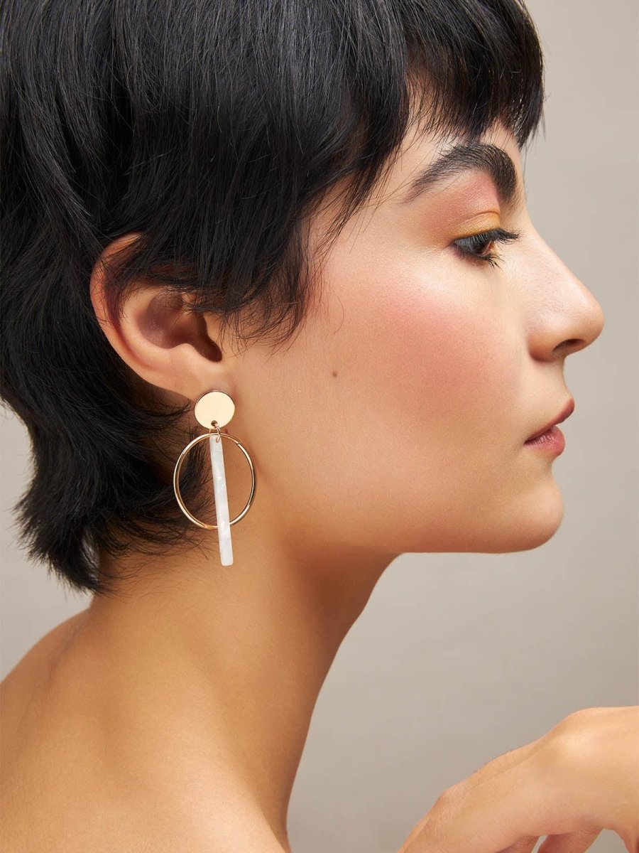 Beruzu - Indo-Western Chic Gold Lattice Earrings with White Marble-Inspired Insert - Beruzu Fashion