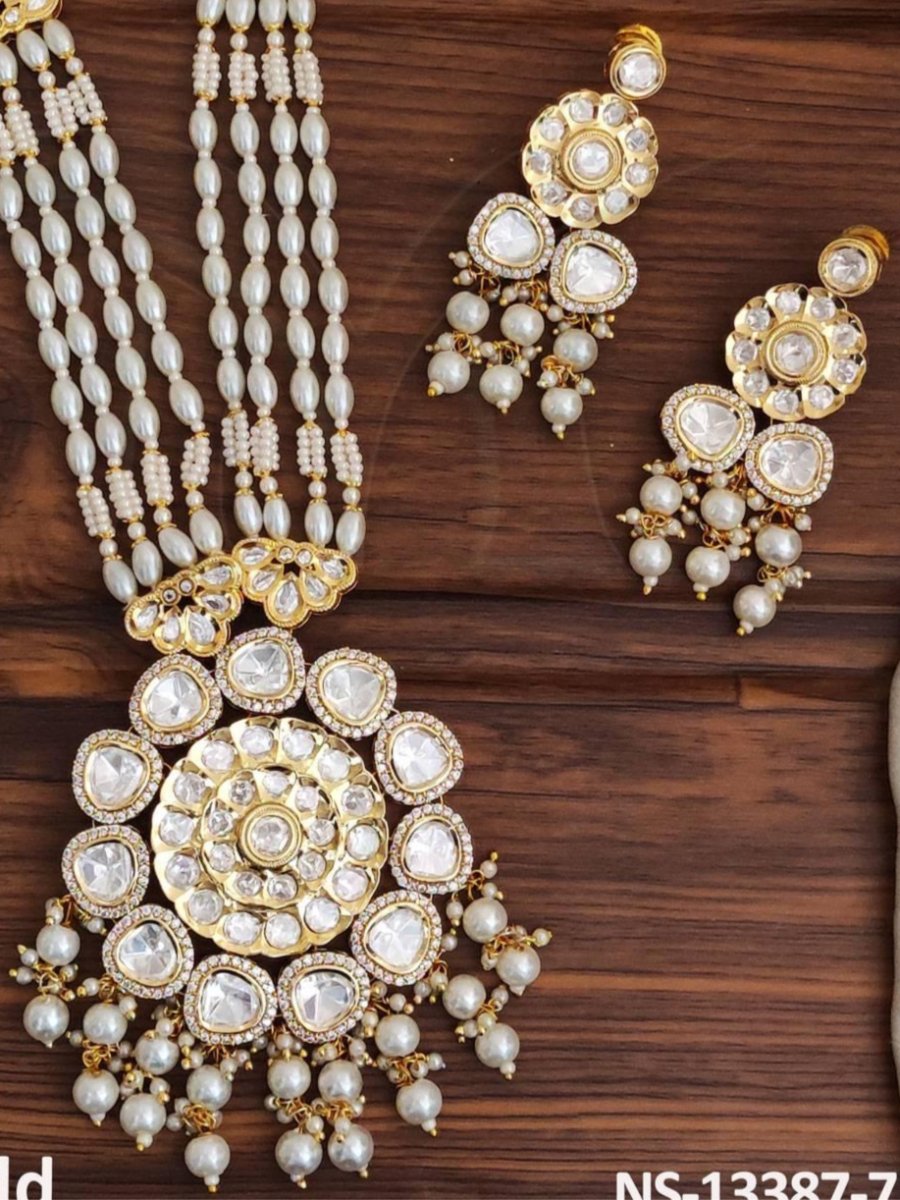 Beruzu - Kundan Stones and Pearls for Timeless Elegance - Beruzu