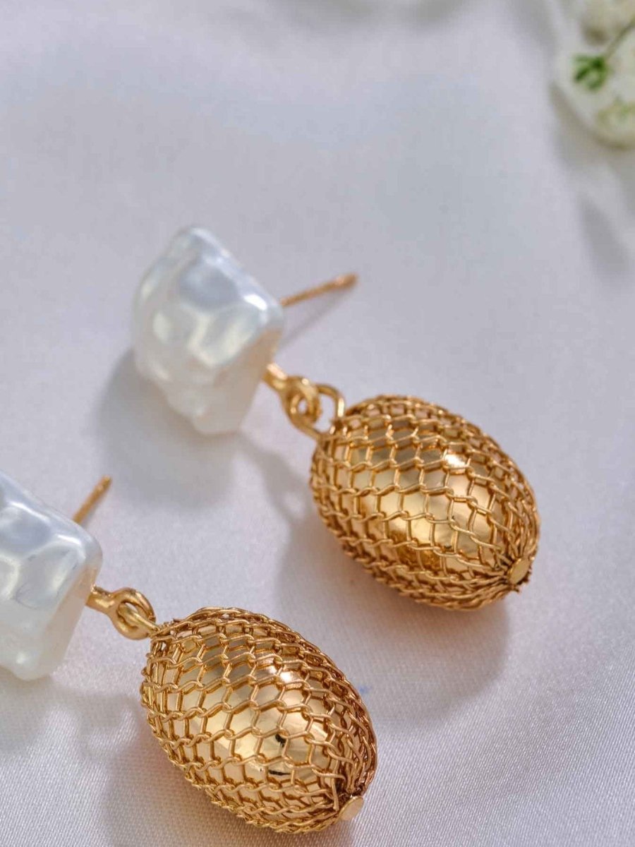 Beruzu Luxe Pearl and Gold Mesh Drop Earrings - Beruzu