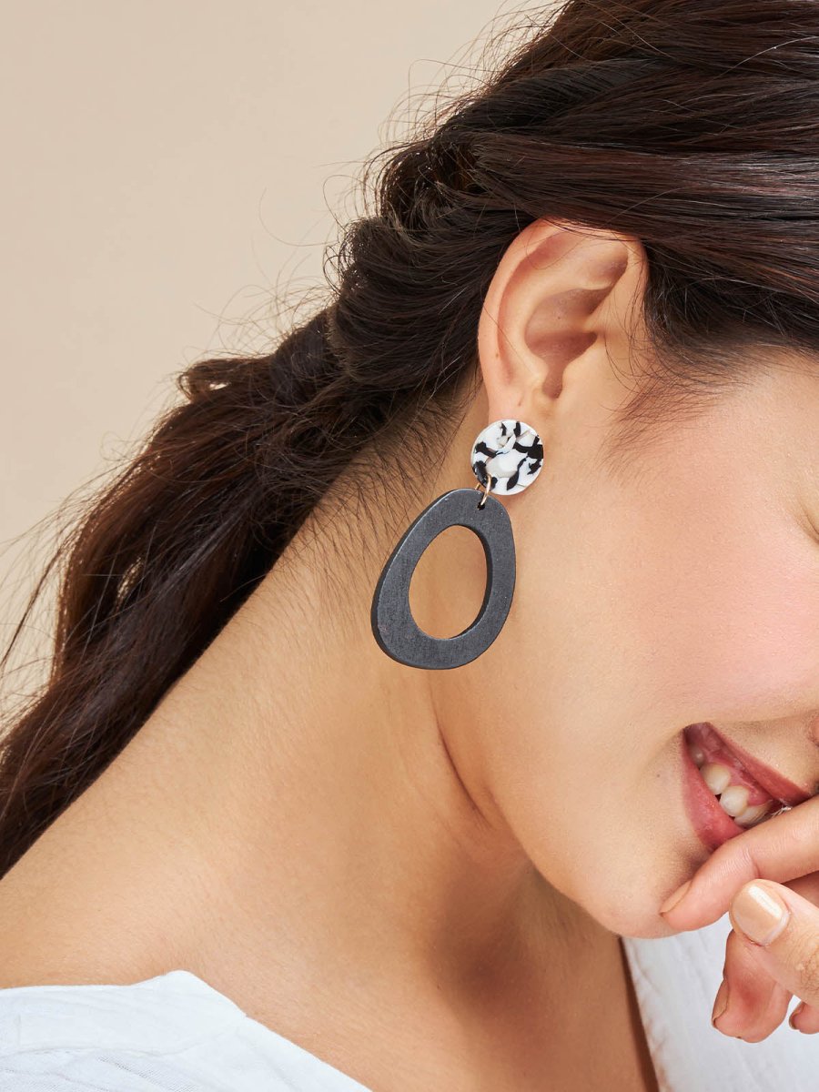 Beruzu - Marble-Inspired Circular Earrings with Asymmetrical Oval Drop