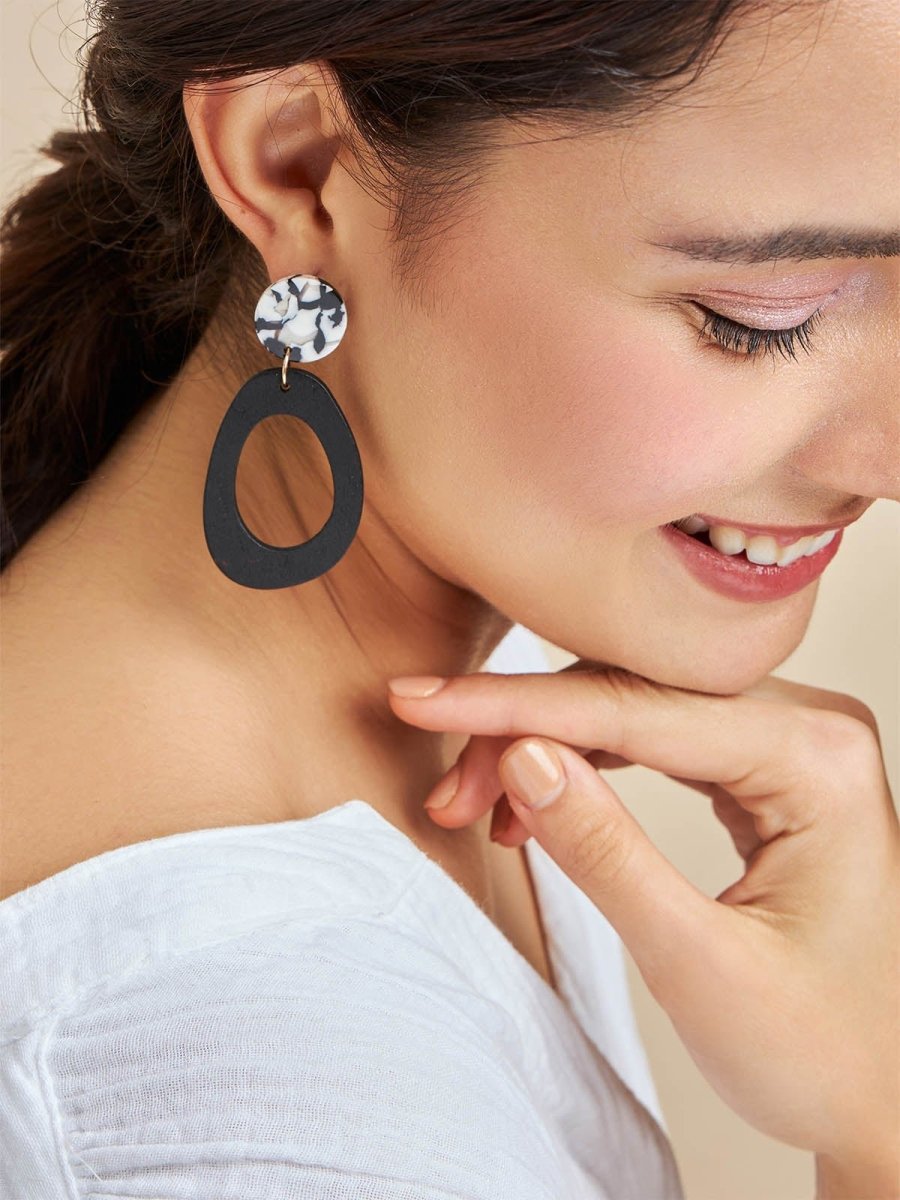 Beruzu - Marble-Inspired Circular Earrings with Asymmetrical Oval Drop