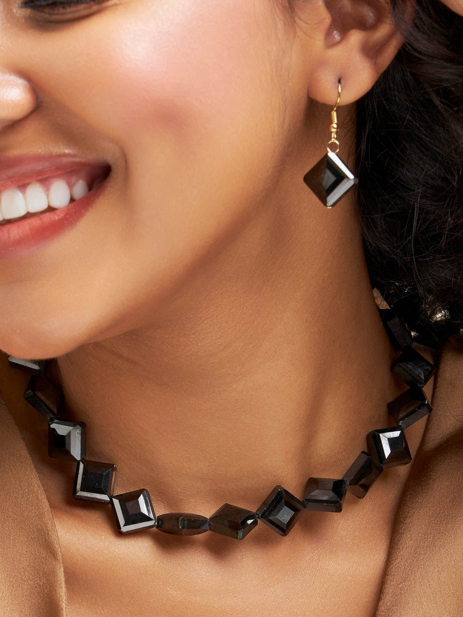 Beruzu - Matching Earring and Necklace Set with Black Diamond-Shaped Stones