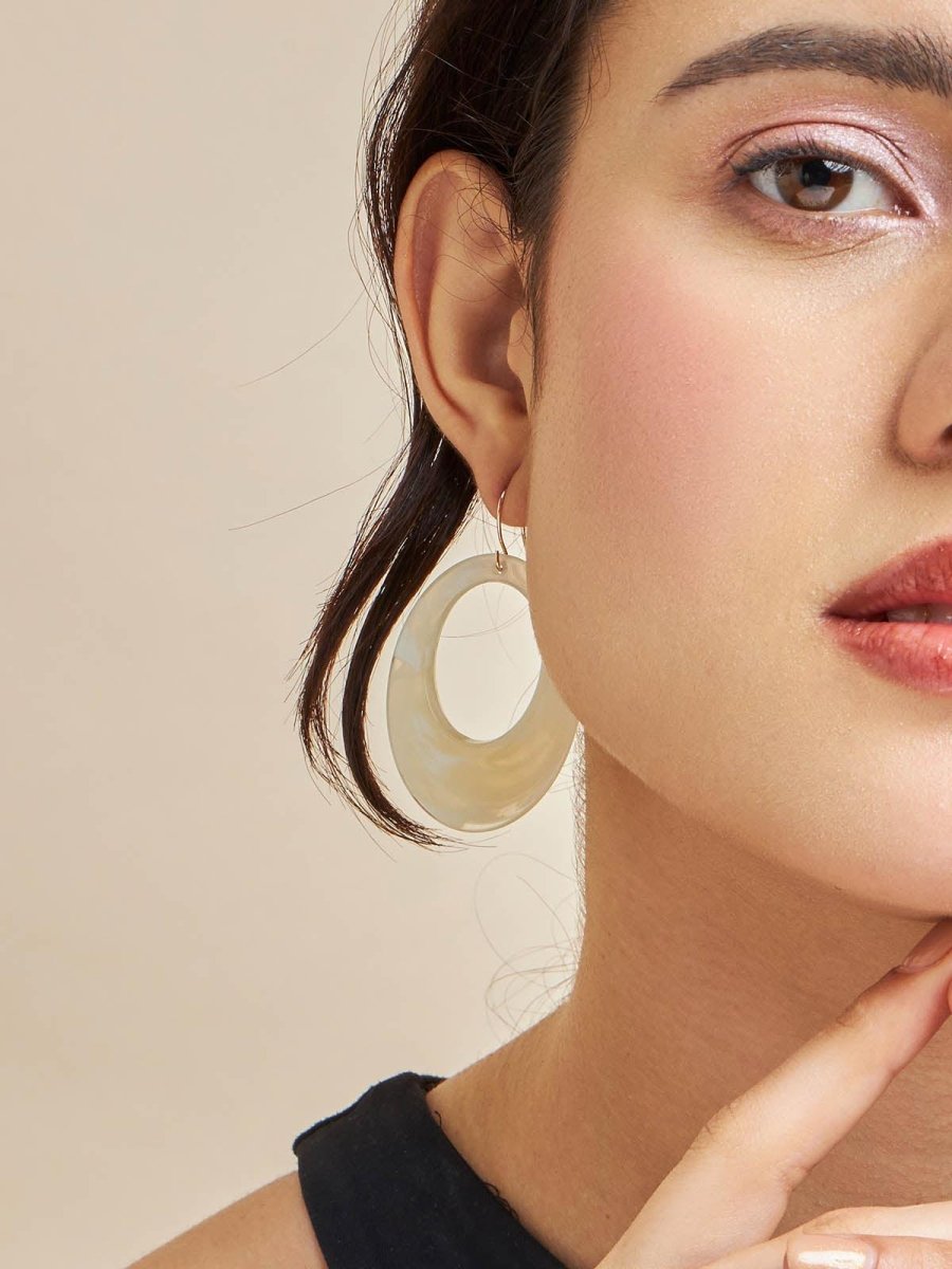 Beruzu - Quartz Oval Drop Earrings with Marble Finish and Hollow Design - Beruzu Fashion