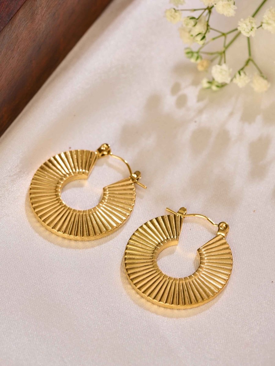 Beruzu Radiant Gold Circle Hoop Earrings - Beruzu