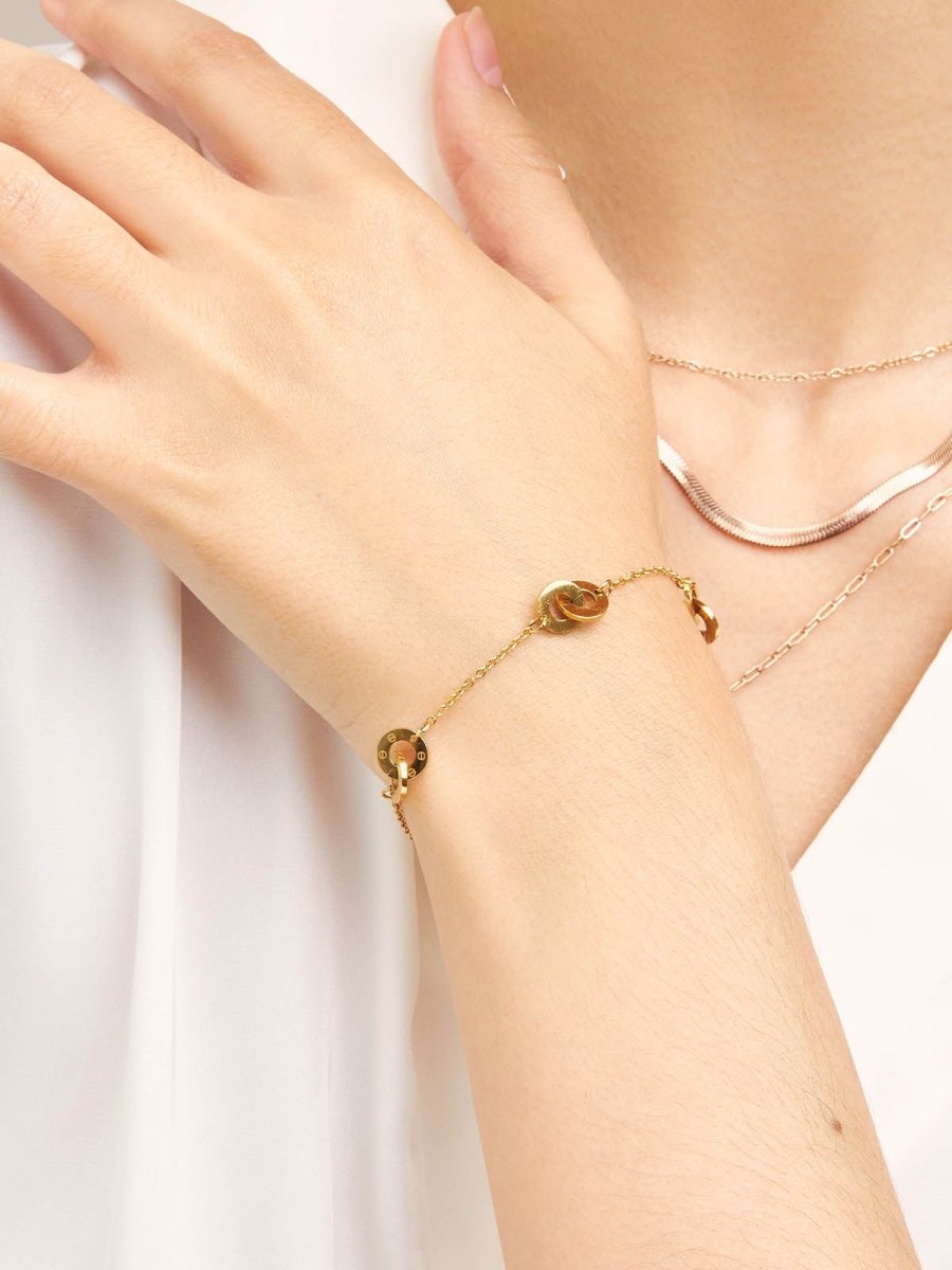 Beruzu - Rose Gold Plated Bracelet with Interconnected Circle Charms - Beruzu Fashion