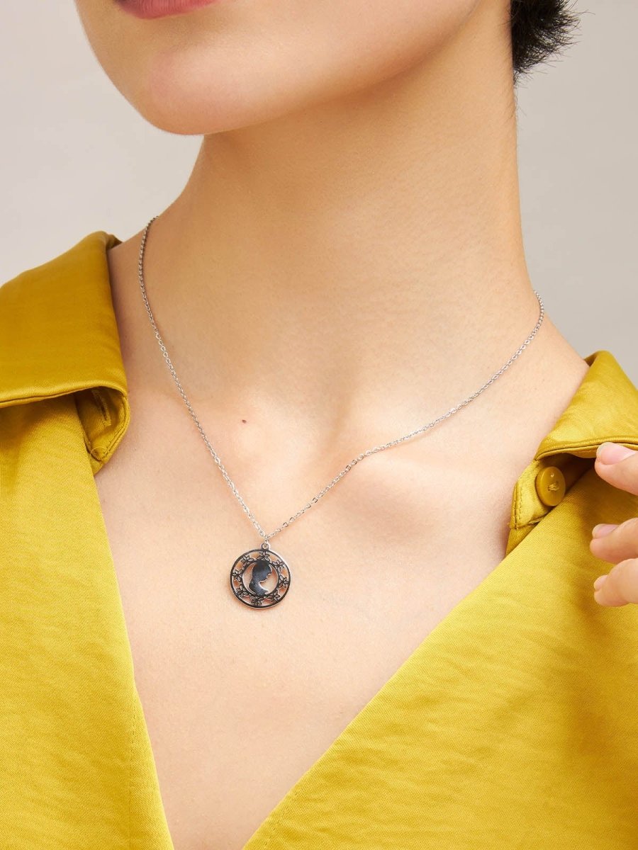 Beruzu - Silver Coated Necklace with Floral Tide Circular Pendant