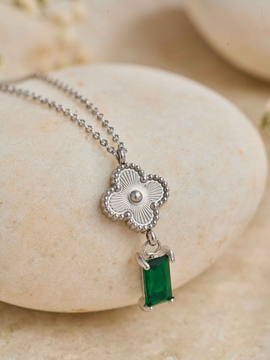 Beruzu Vintage Silver Emerald Pendant Necklace