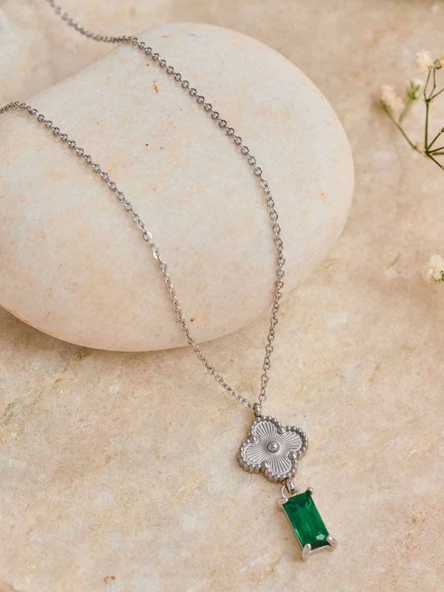 Beruzu Vintage Silver Emerald Pendant Necklace